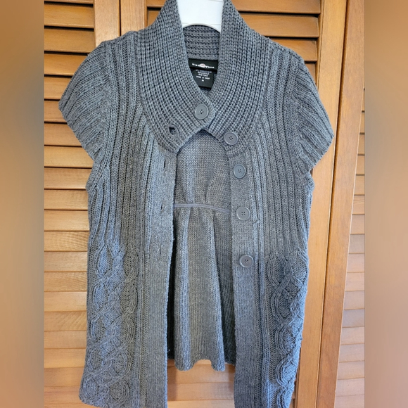It's Our Time Grey Short Sleeve Sweater Medium - Picture 6 of 6
